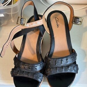 Clarks Women's Black and Tan Sandals